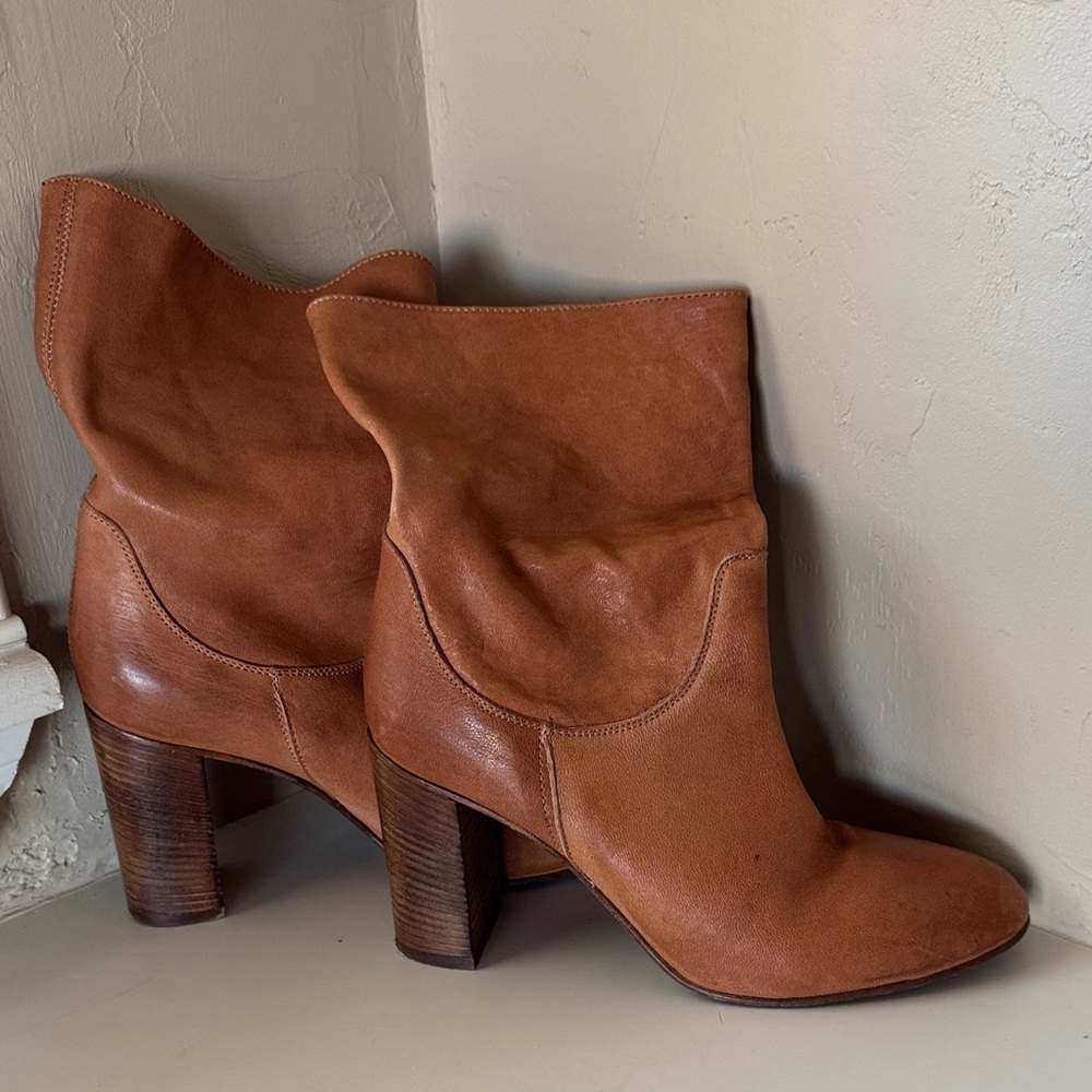 Vero Cuoio Tan Leather Heeled Booties